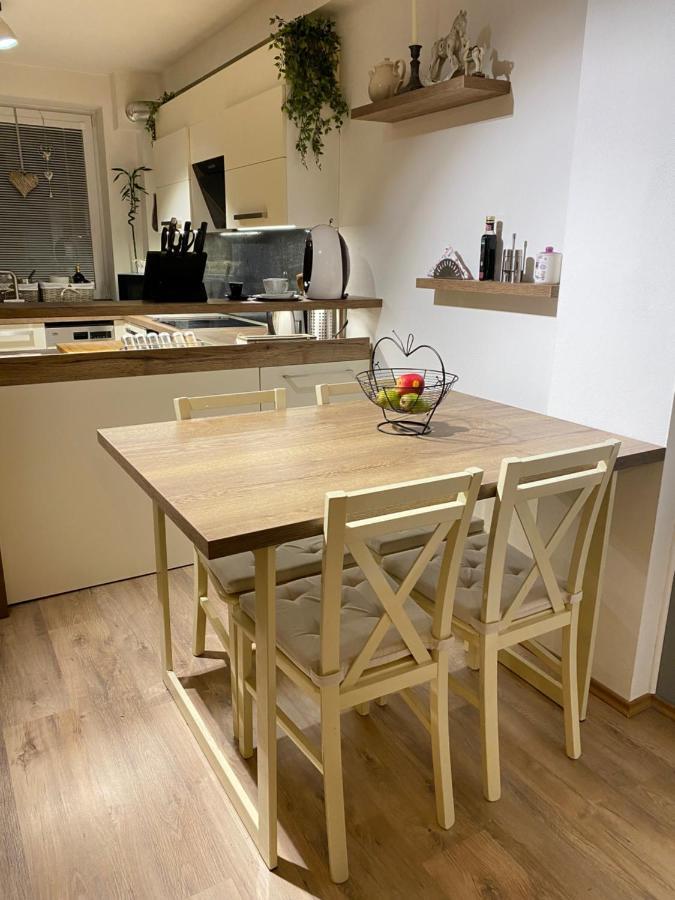 Apartman Slnecna Terasa S Vlastnym Parkovanim Na 2 Auta Žilina Exterior foto